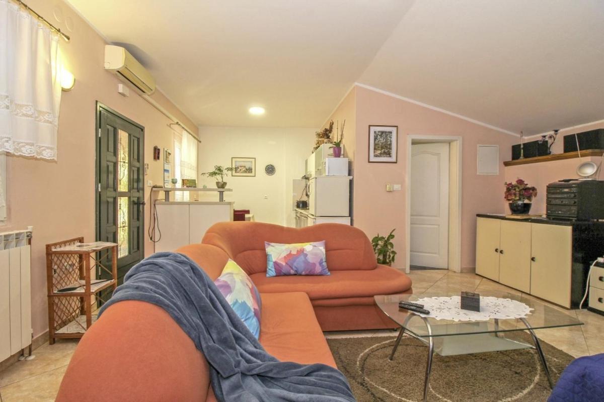 Dalibor In Jakacici - Haus Fuer 2-4 Personen Gračišće Esterno foto