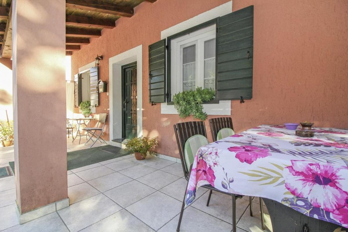 Dalibor In Jakacici - Haus Fuer 2-4 Personen Gračišće Esterno foto